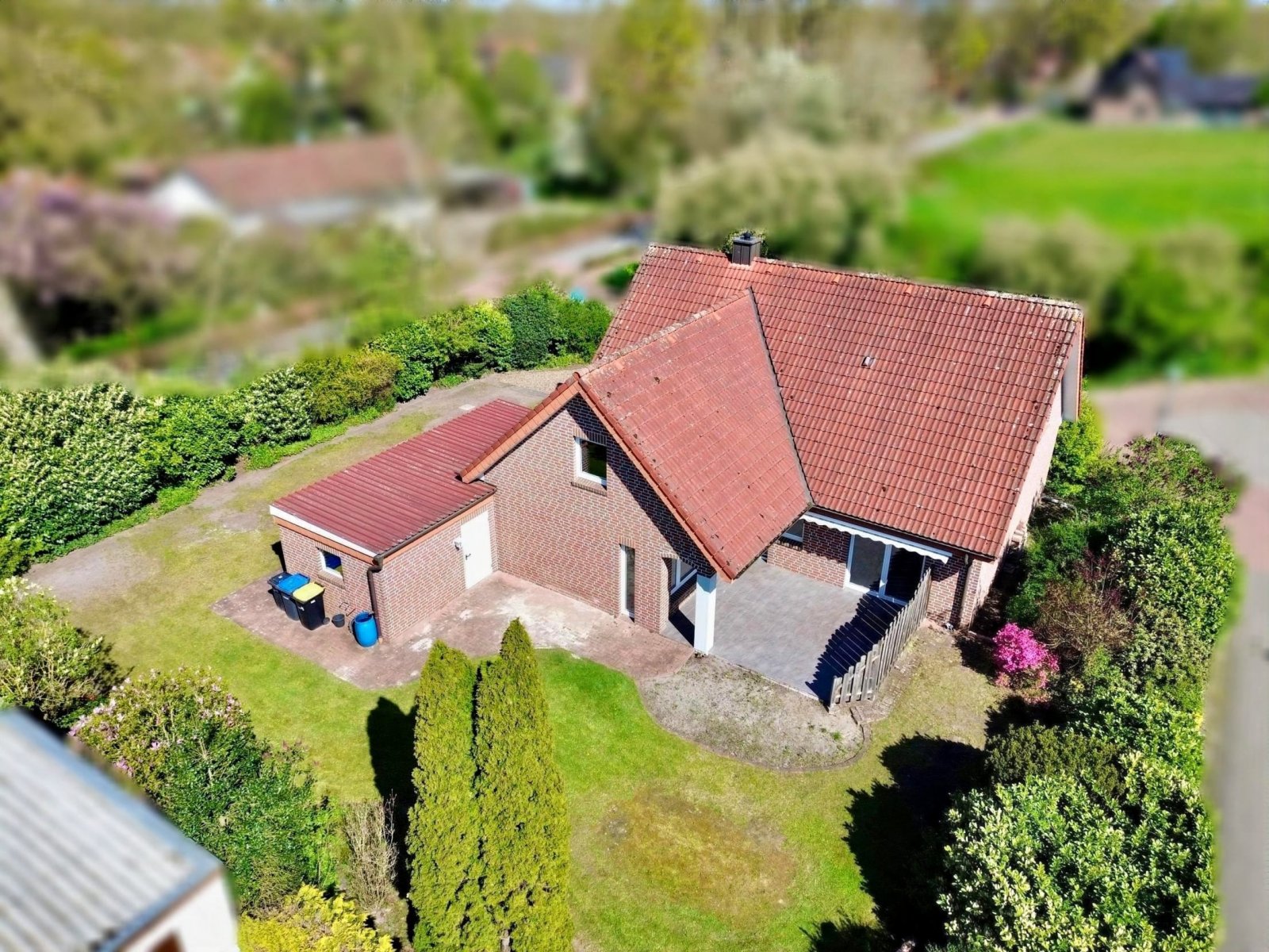Rückansicht mit Garten von oben Rückansicht mit Garten von oben