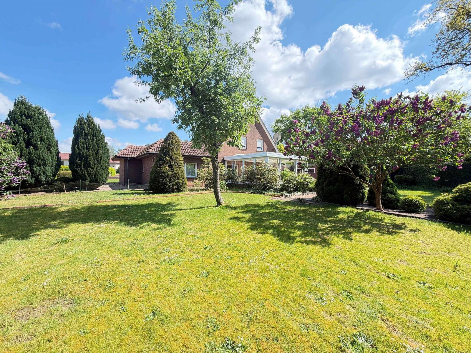 Haus mit schönem Garten