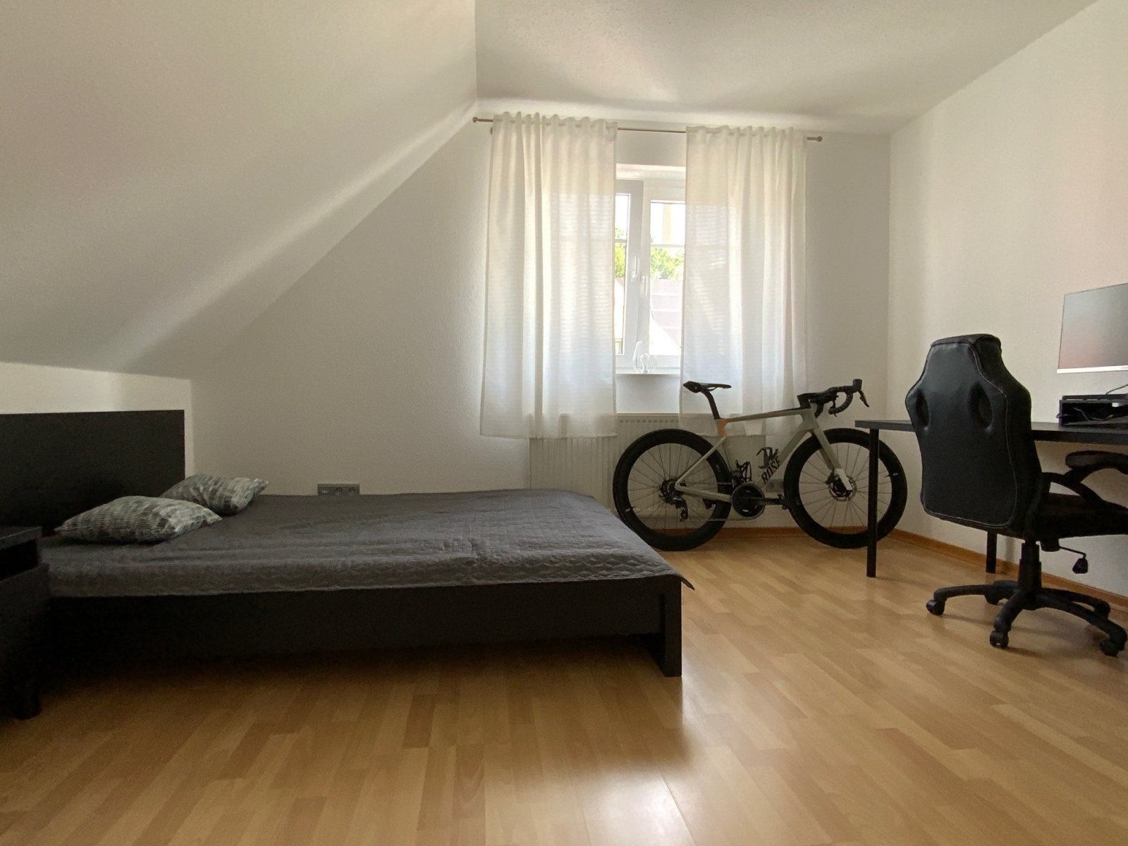 Zimmer im Dachgeschoss Zimmer im Dachgeschoss