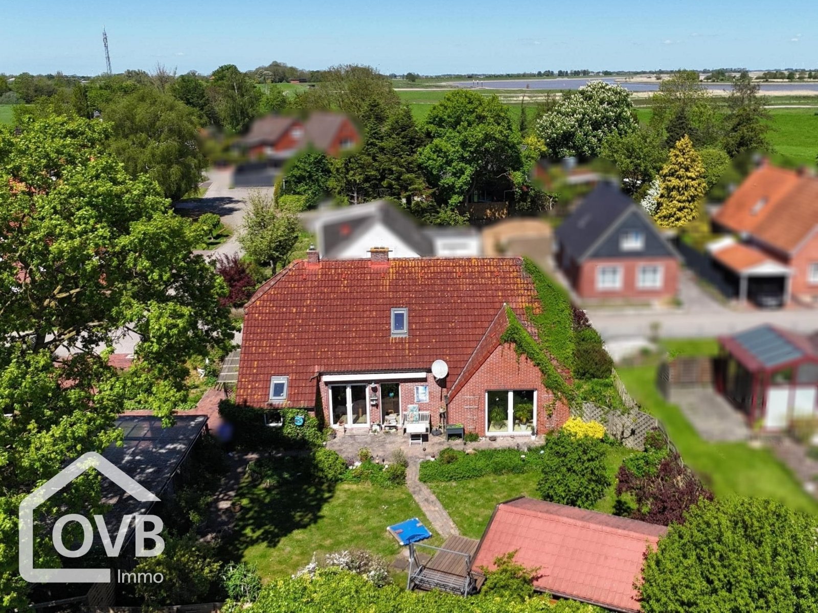 Drohnenaufnahme (Ems im Hintergrund) Drohnenaufnahme (Ems im Hintergrund)