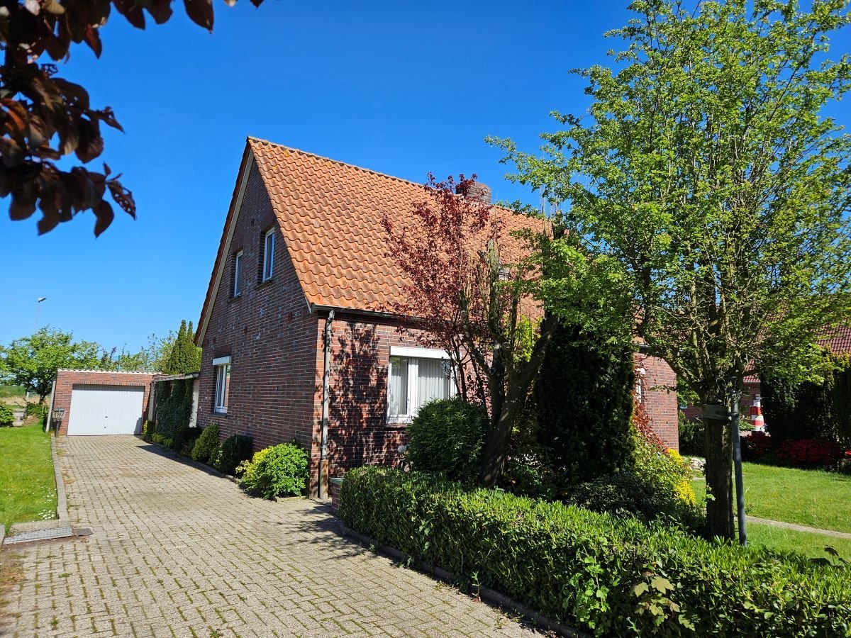 Auffahrt / Garage Auffahrt / Garage