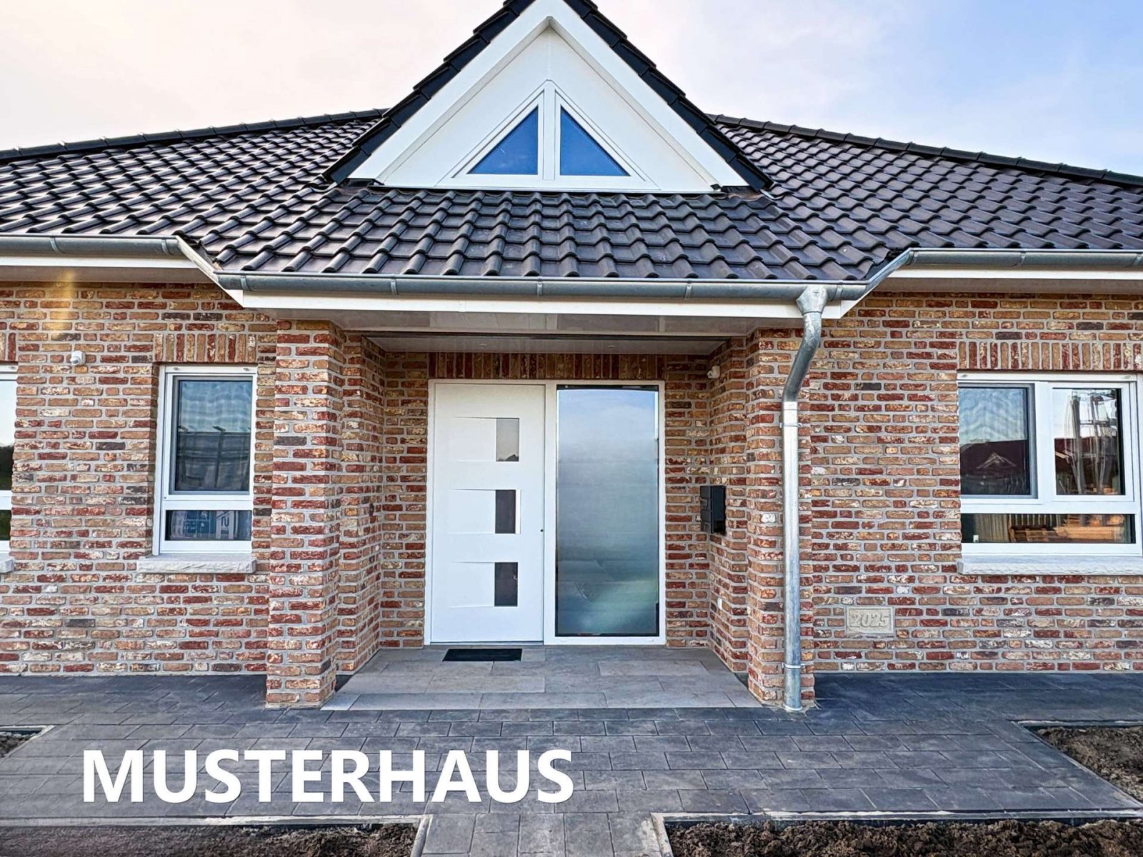 Überdachter Eingangsbereich Überdachter Eingangsbereich