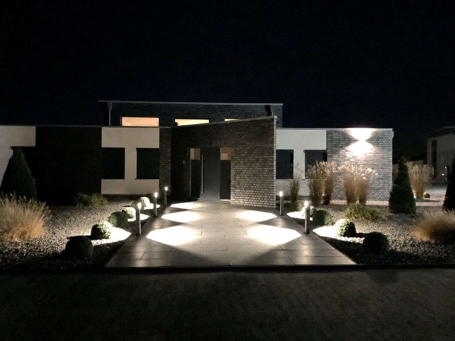 Abendansicht Wohnhaus