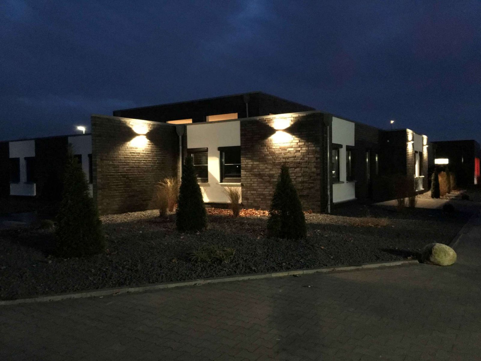 Abendansicht Wohnhaus