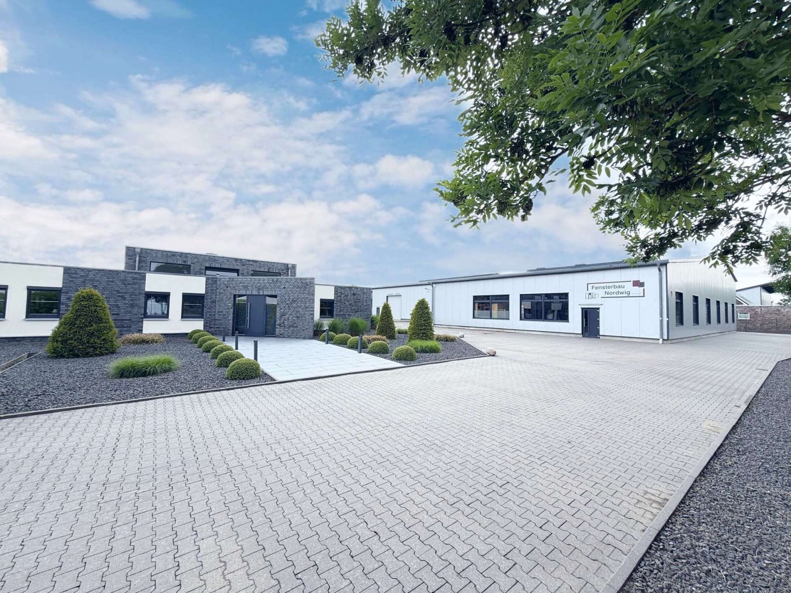 Gewerbeimmobilie mit Wohnhaus