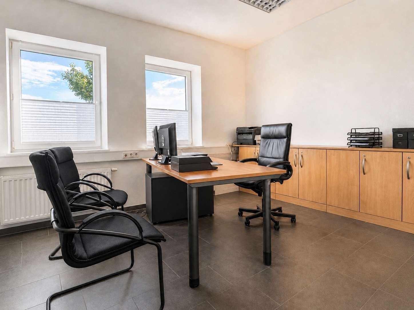 Büro Produktionshalle