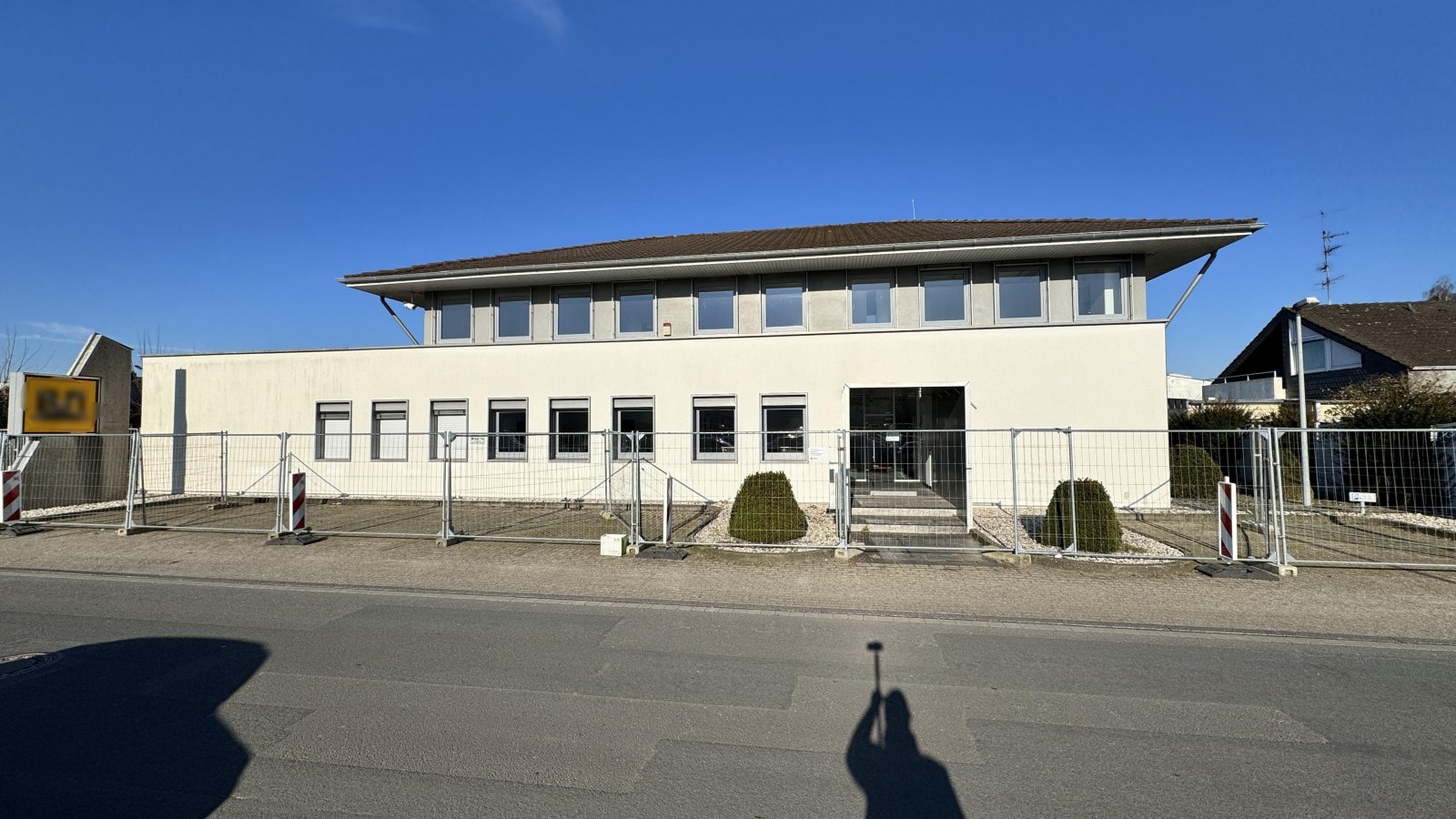 Nordhorn: Attraktives Büro-/Praxisgebäude für Dienstleister o.ä. mit Parkfläche in guter Lage von Nordhorn - ca. 1.600 Euro pro QM Nfl. 