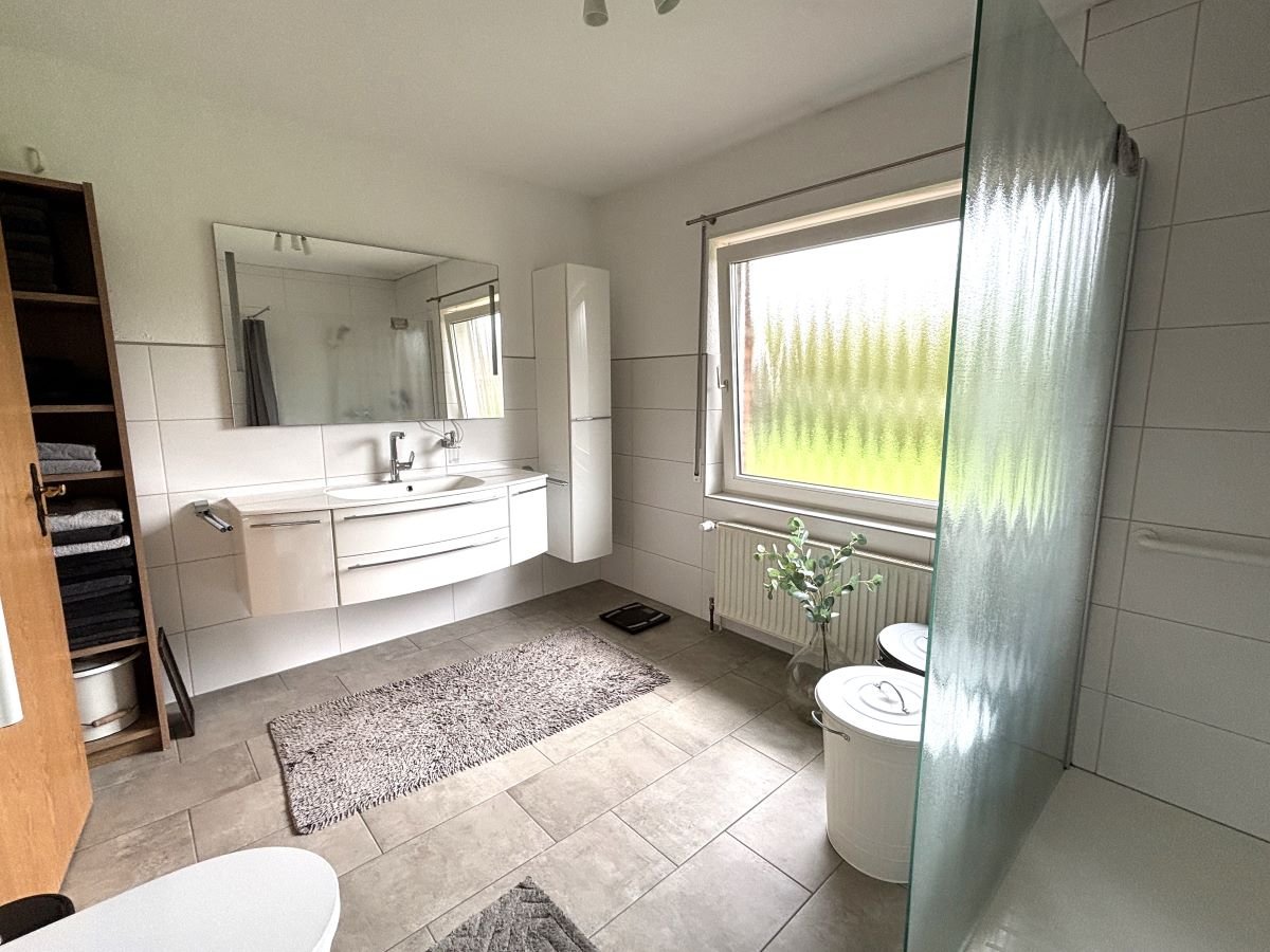 modernes Badezimmer