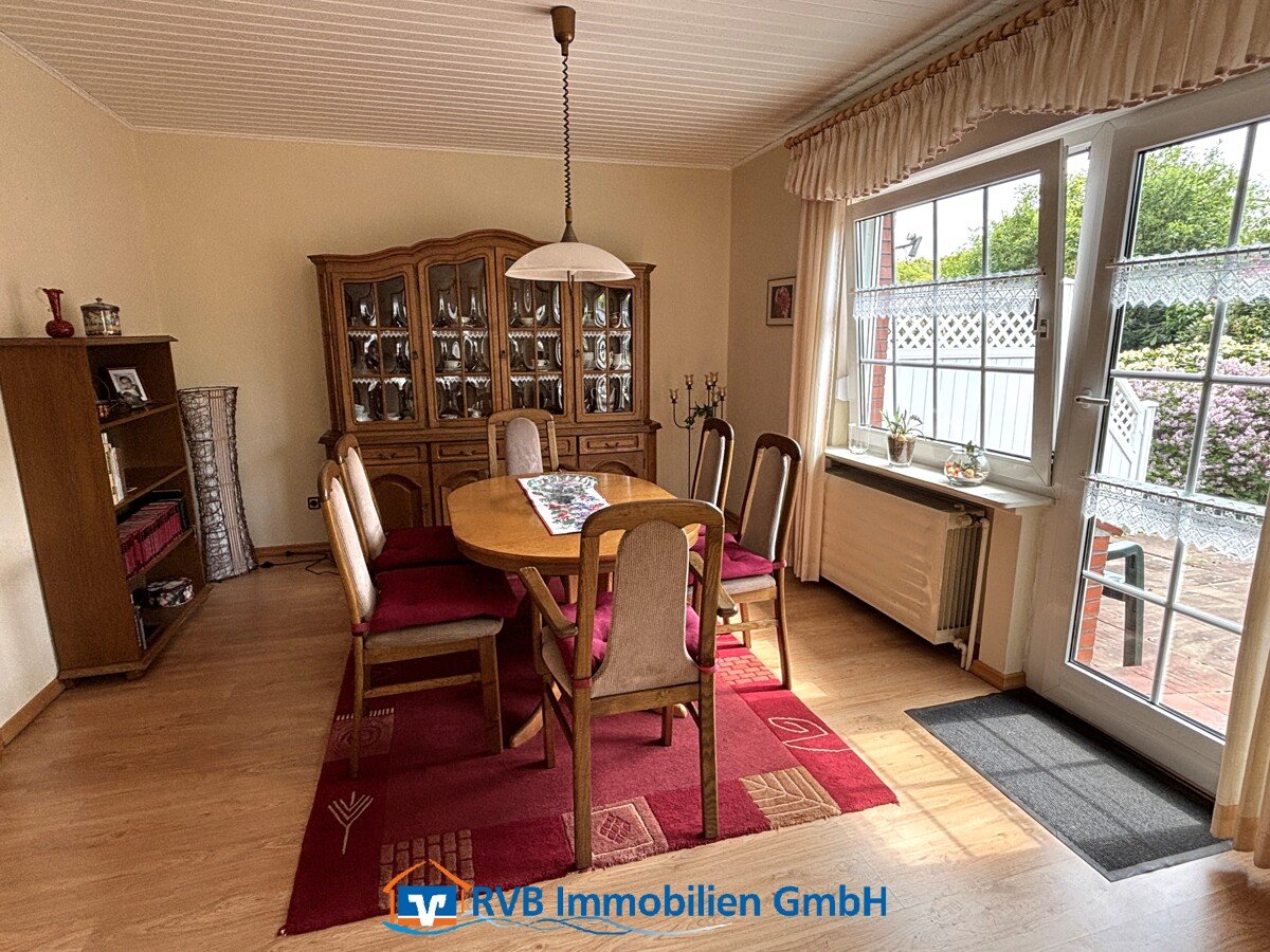Esszimmer mit Zugang zur Terrasse