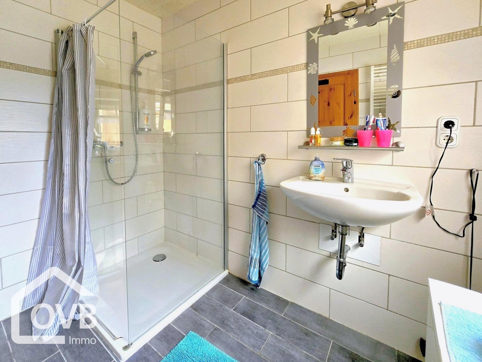 Badezimmer (EG)