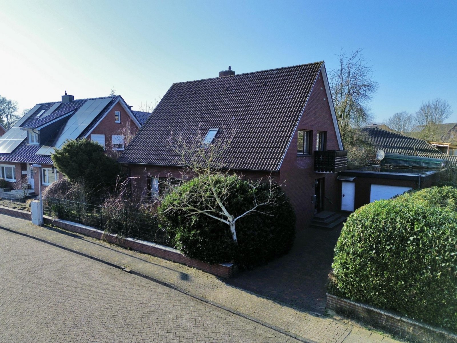 Straßenansicht seitlich Straßenansicht seitlich