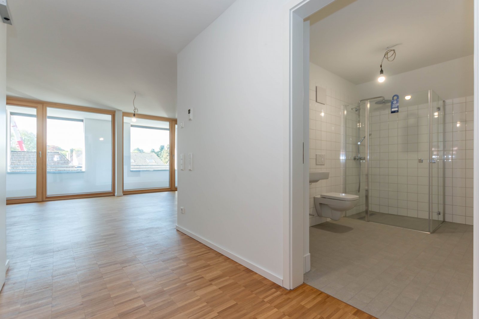 Wohnzimmer und Badezimmer Wohnzimmer und Badezimmer