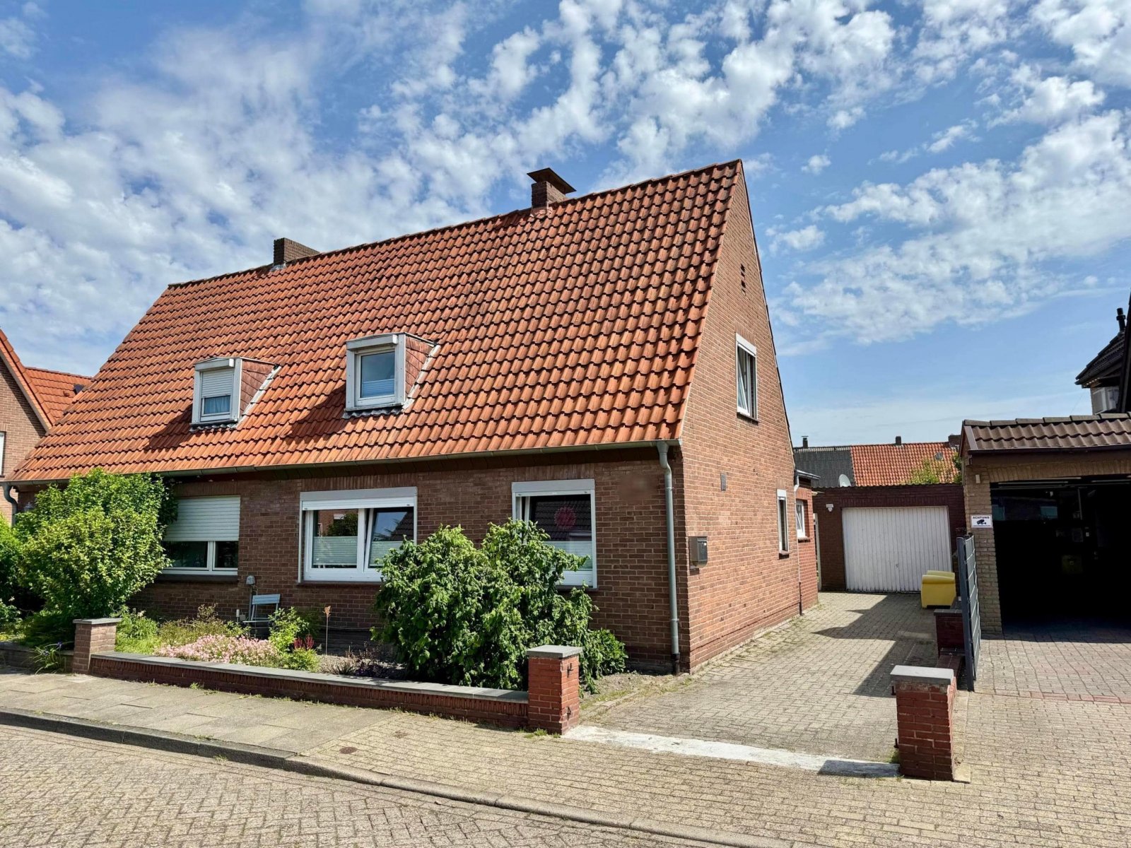 Nordhorn: Solide Doppelhaushälfte mit Garage in Nordhorn - Blanke Nordhorn: Solide Doppelhaushälfte mit Garage in Nordhorn - Blanke
