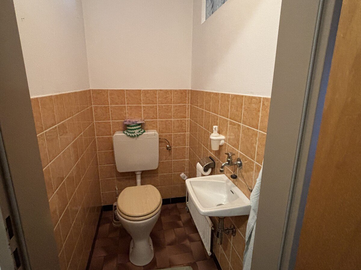 Separates WC im Erdgeschoss Separates WC im Erdgeschoss