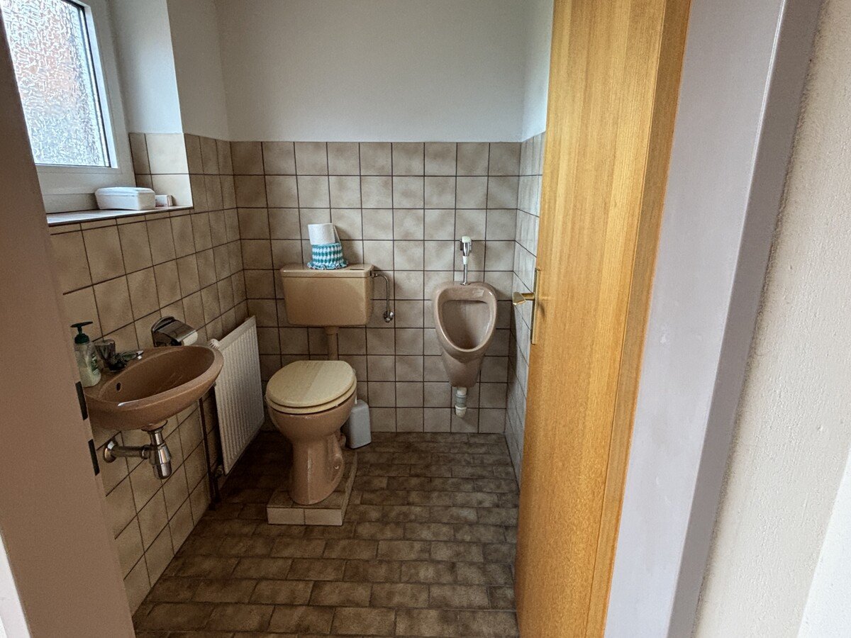 Separates WC im hinteren Eingangsbereich Separates WC im hinteren Eingangsbereich