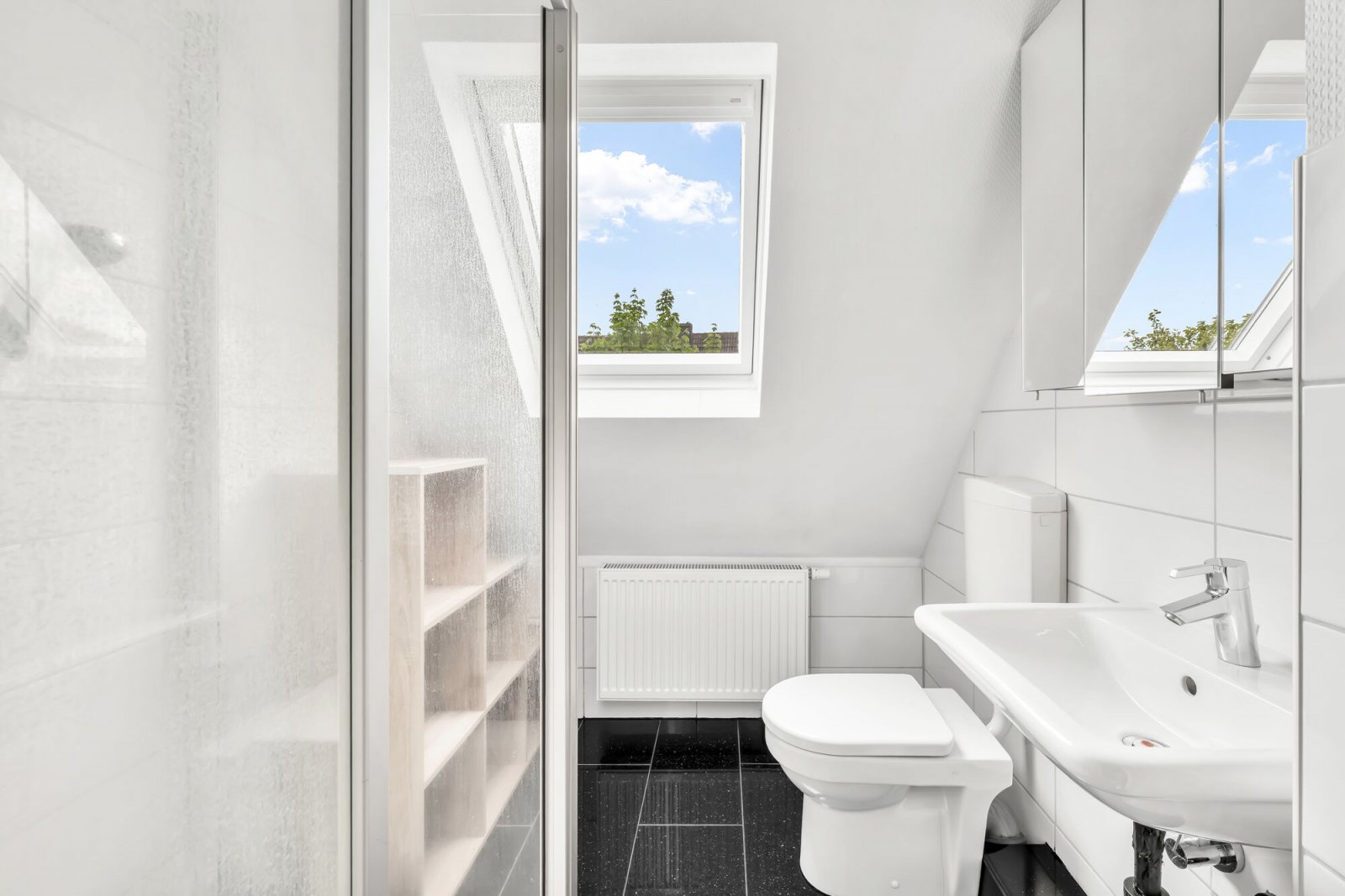 Tageslichtbad (Dachgeschoss) Tageslichtbad (Dachgeschoss)
