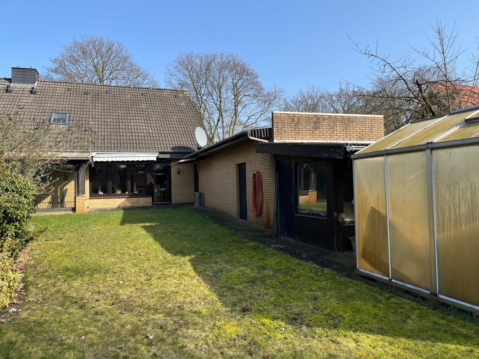 Rückwärtige Ansicht Rückwärtige Ansicht