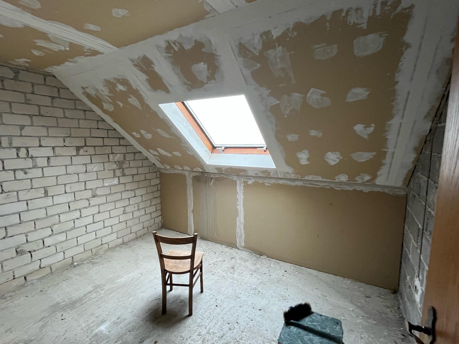 Zimmer im Dachgeschoss Zimmer im Dachgeschoss