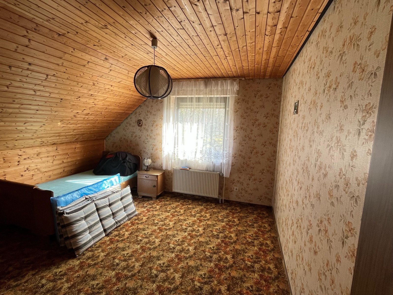Zimmer im Dachgeschoss Zimmer im Dachgeschoss