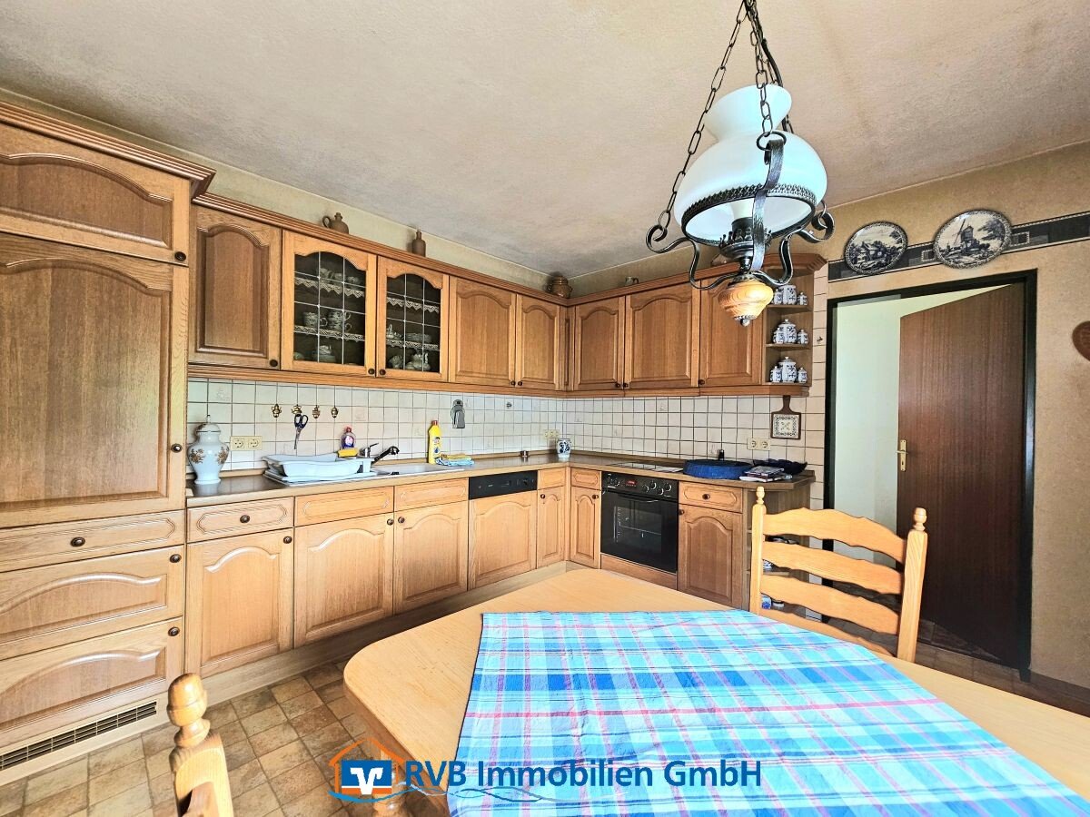 Küche mit angr. Speisekammer Küche mit angr. Speisekammer