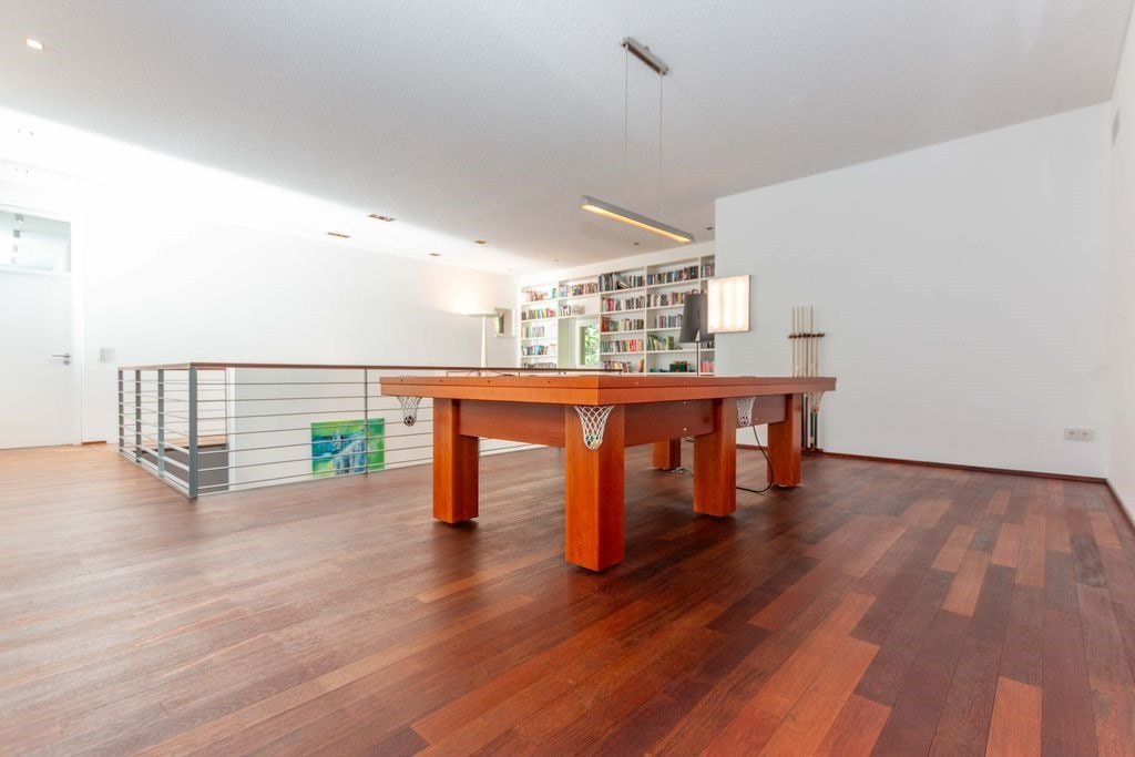 Galerie mit Billardbereich Galerie mit Billardbereich