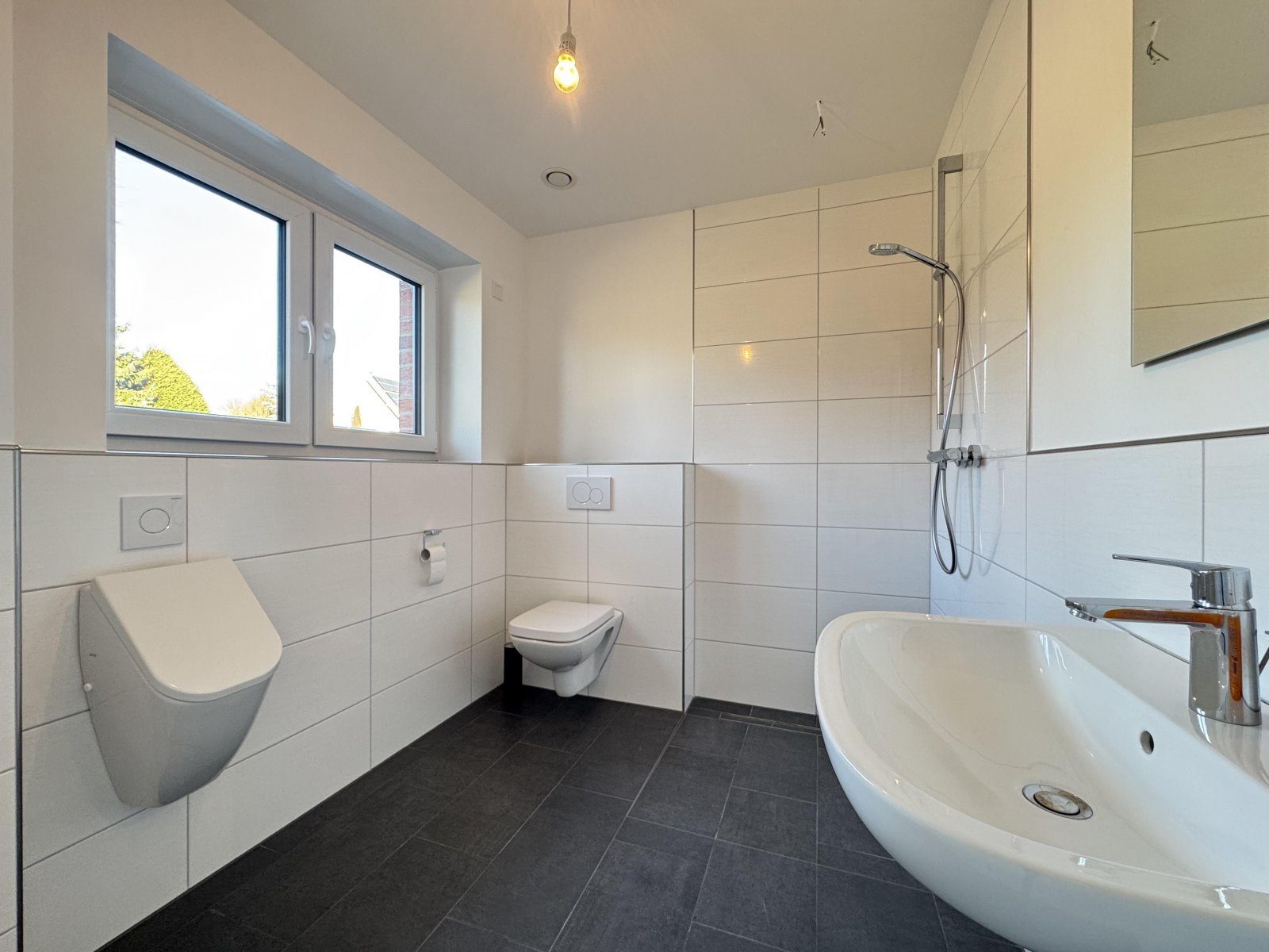 Bad / Gäste-WC Erdgeschoss Bad / Gäste-WC Erdgeschoss