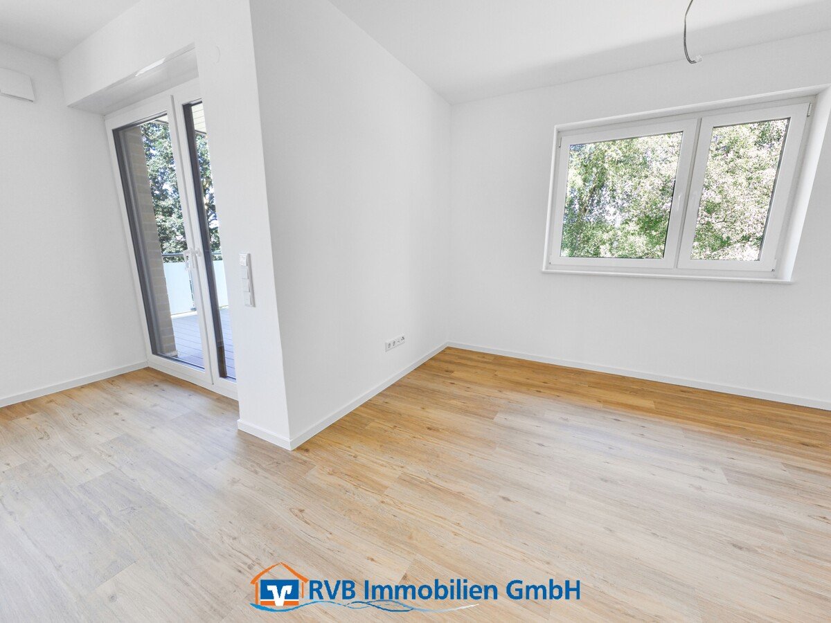 Wohn- und Esszimmer mit Zugang zum Balkon Wohn- und Esszimmer mit Zugang zum Balkon