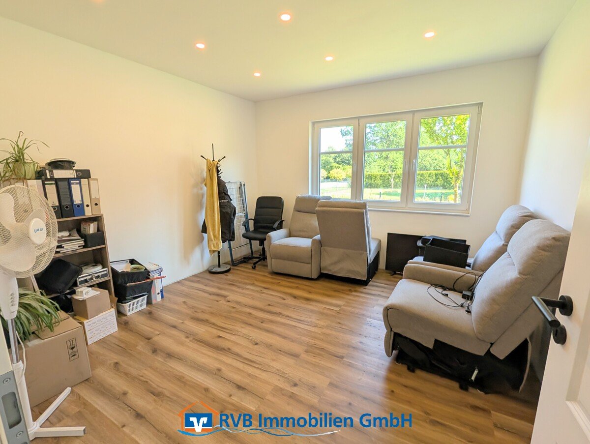 Büro/ Gästezimmer im Erdgeschoss Büro/ Gästezimmer im Erdgeschoss