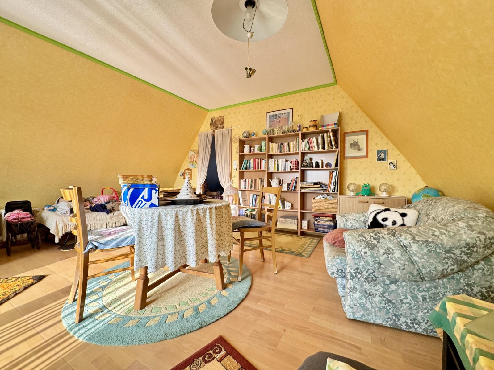 Zimmer 4 Dachgeschoss Zimmer 4 Dachgeschoss