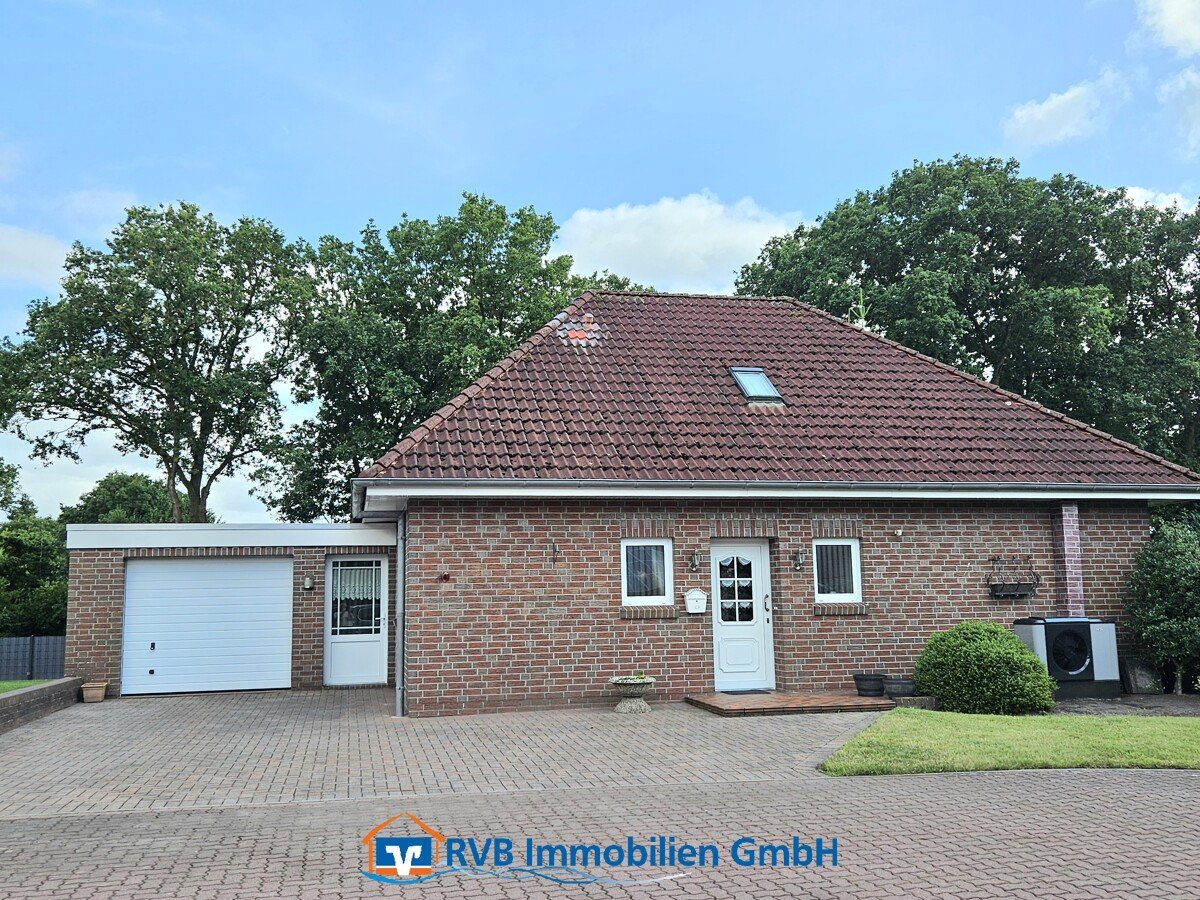 Auffahrt / Garage Auffahrt / Garage