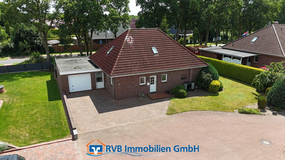 Auffahrt / Garage Auffahrt / Garage