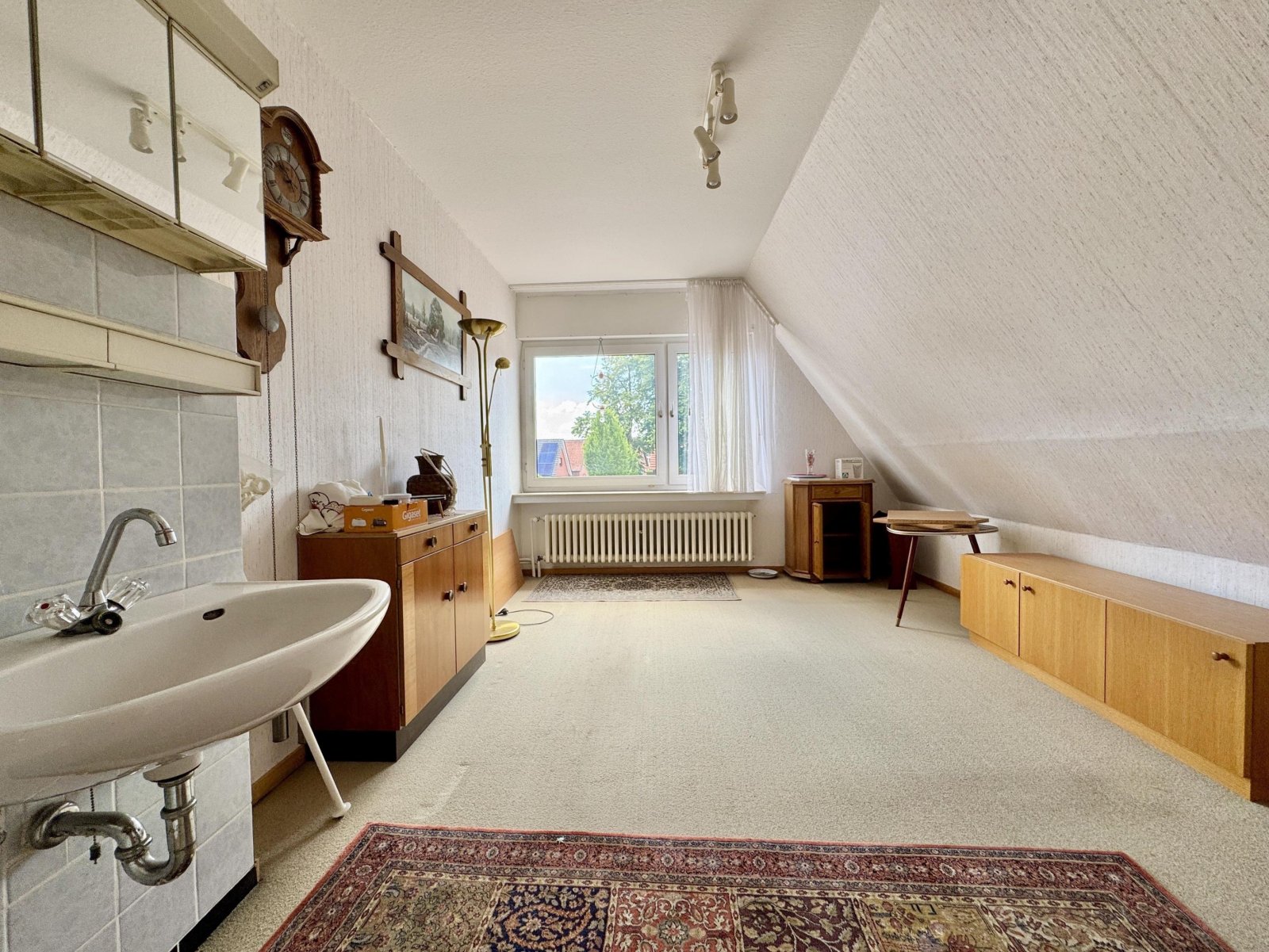 Schlafzimmer m. Waschbecken DG Schlafzimmer m. Waschbecken DG