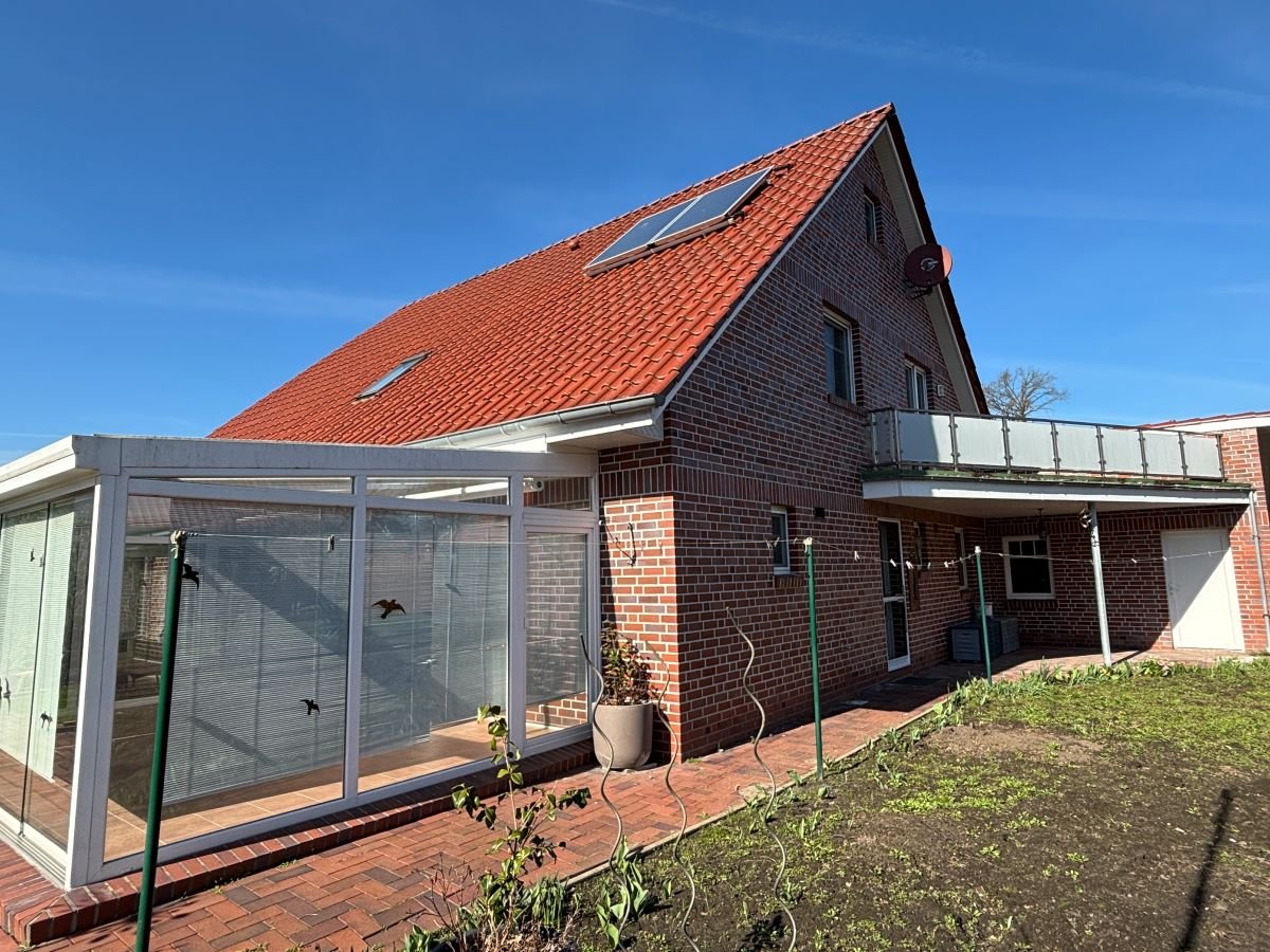 Seitenansicht mit Winter- und Sommergarten Seitenansicht mit Winter- und Sommergarten