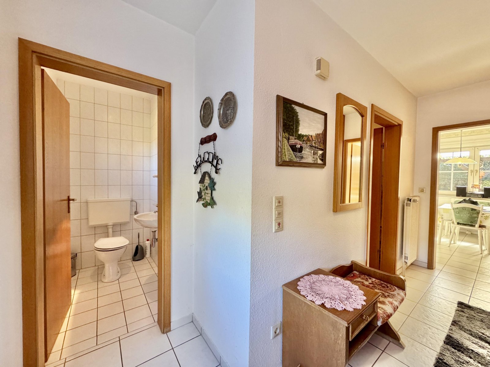 Blick in Gäste-WC/Flur Blick in Gäste-WC/Flur