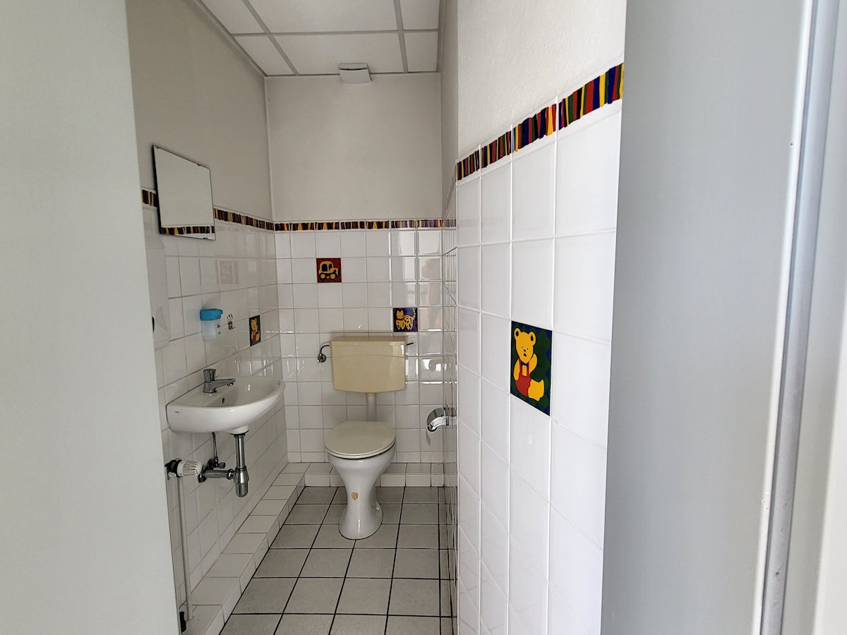 Direkt angrenzendes WC Direkt angrenzendes WC