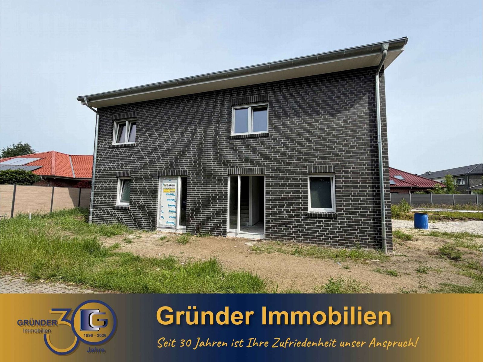 Walchum: Moderne Doppelhaushälfte mit Garten und Carport zu vermieten! 