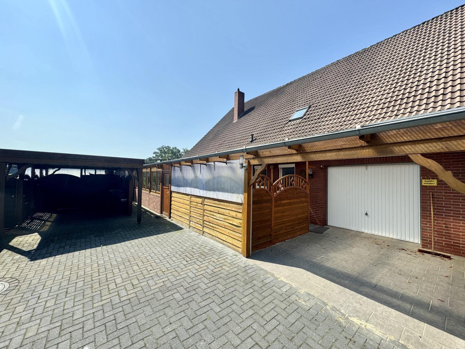 Garage/überdachte Terrasse