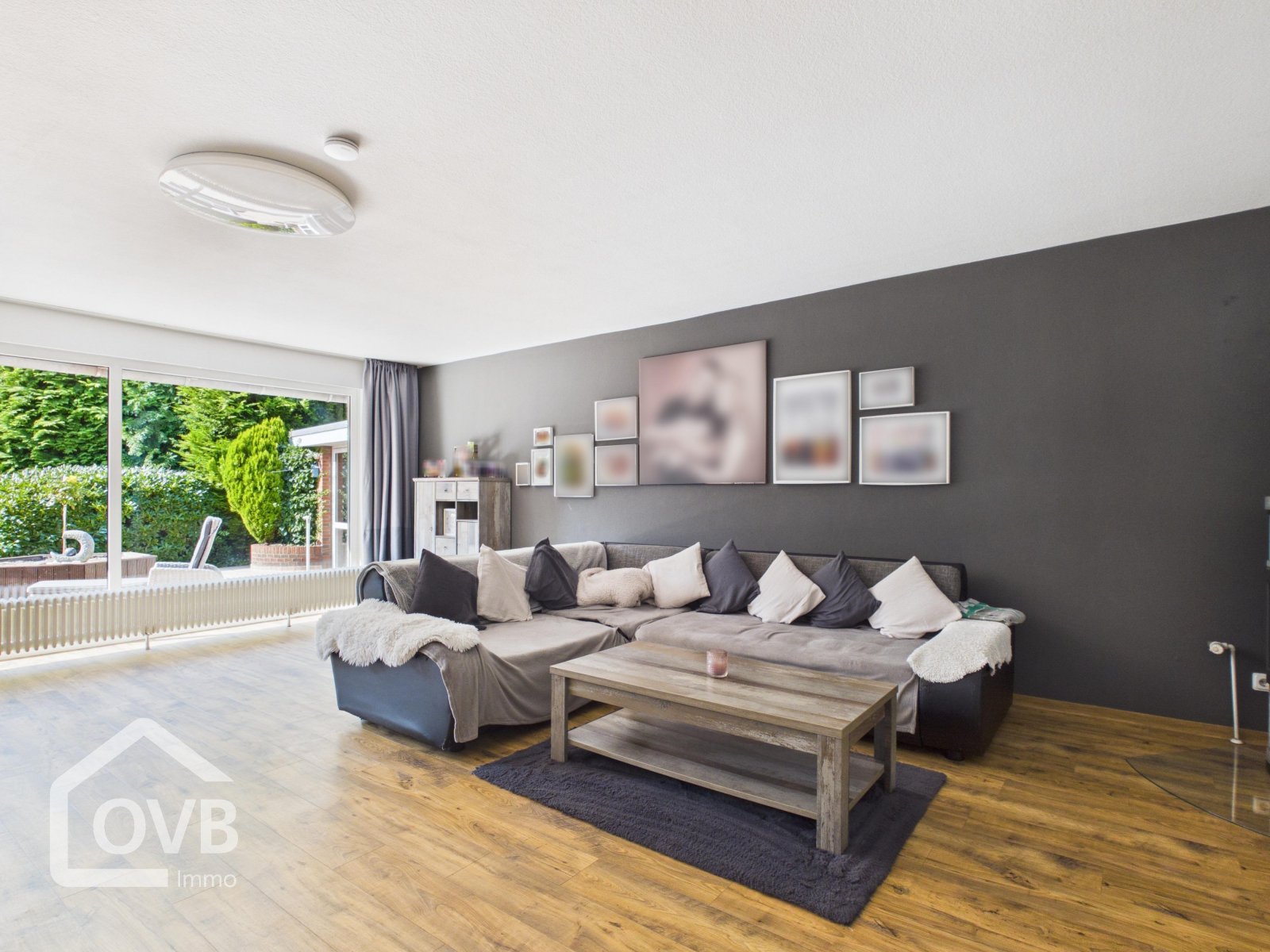 Wohnzimmer / offener Wohn-/Essbereich