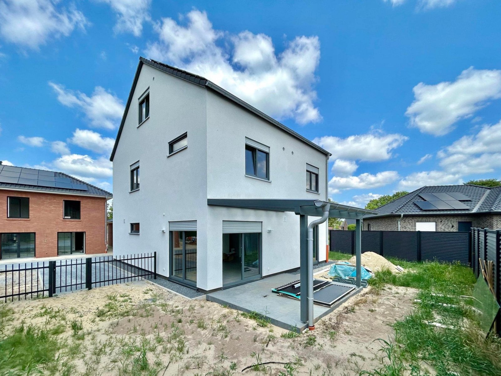 Rückansicht mit Garten u. Terrasse Rückansicht mit Garten u. Terrasse