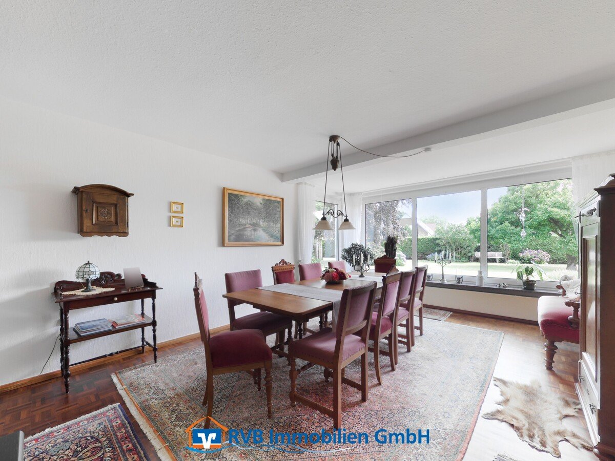 Esszimmer mit traumhaftem Blick in den Garten Esszimmer mit traumhaftem Blick in den Garten