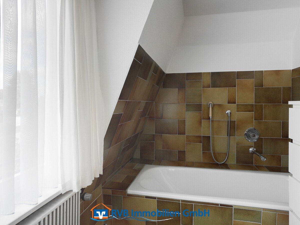 Bad mit Dusche und Wanne Bad mit Dusche und Wanne