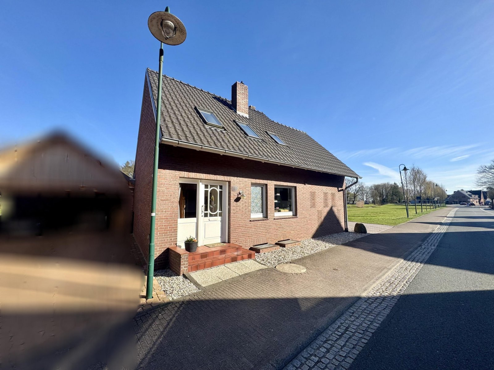 Straßenansicht von vorn Straßenansicht von vorn