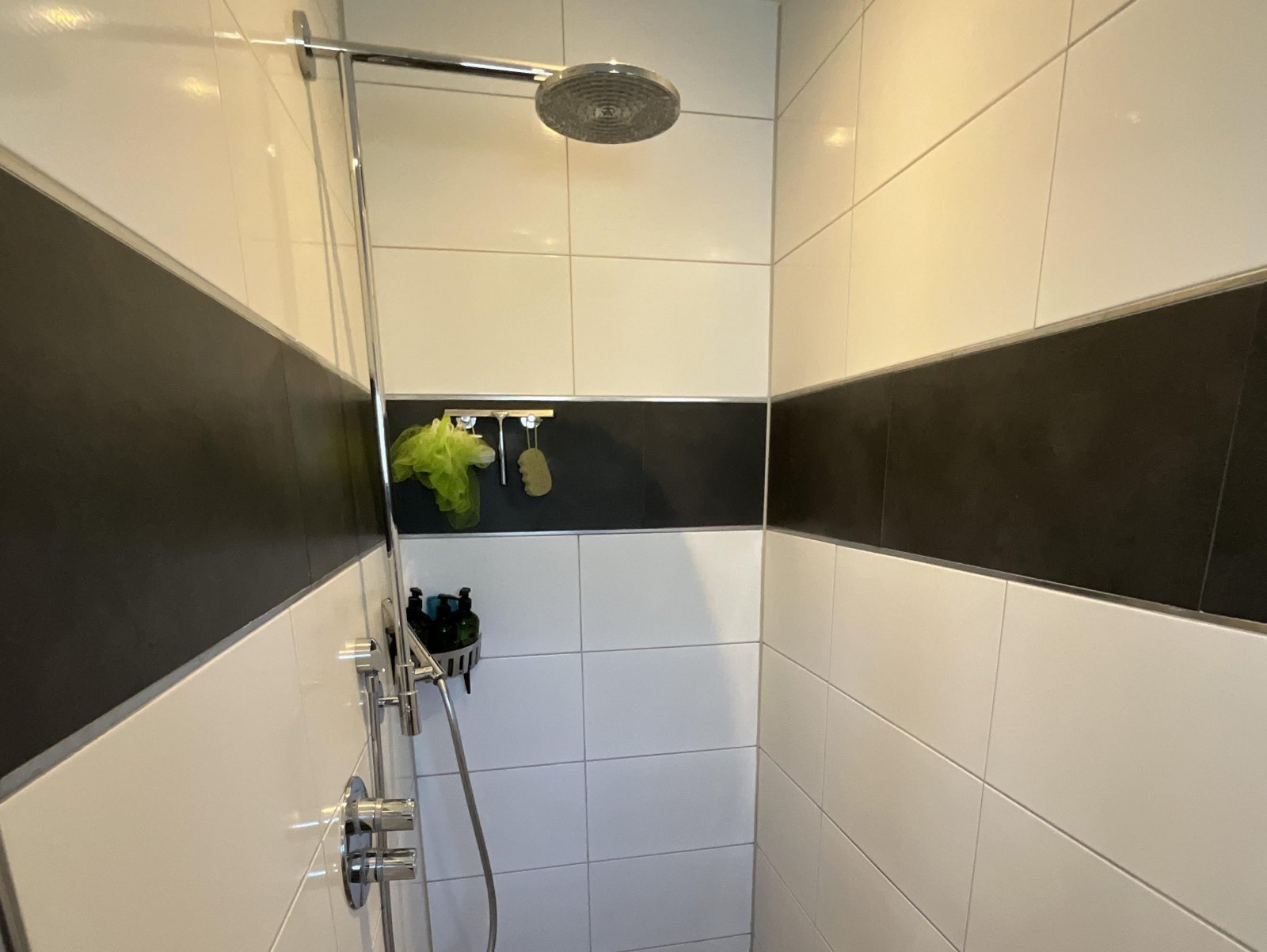 Badezimmer mit ebenerdiger Dusche Badezimmer mit ebenerdiger Dusche