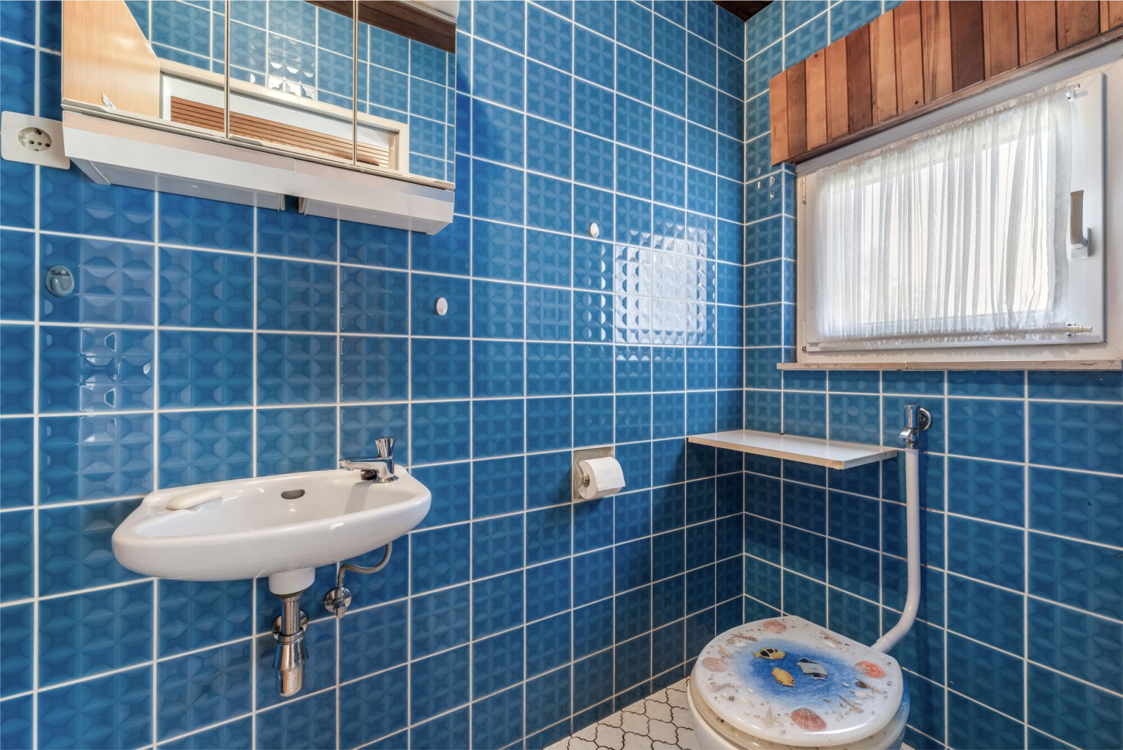 WC WC
