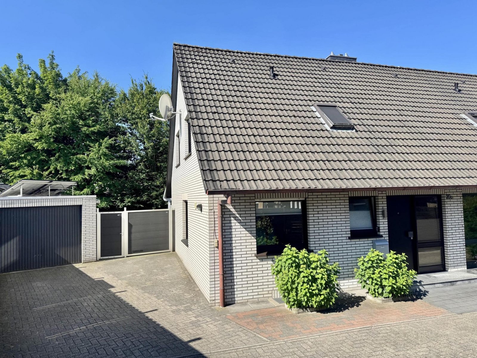 Nordhorn: Gepflegtes Einfamilienhalbhaus mit Garage und schönem Garten in ruhiger Lage von Nordhorn Nordhorn: Gepflegtes Einfamilienhalbhaus mit Garage und schönem Garten in ruhiger Lage von Nordhorn