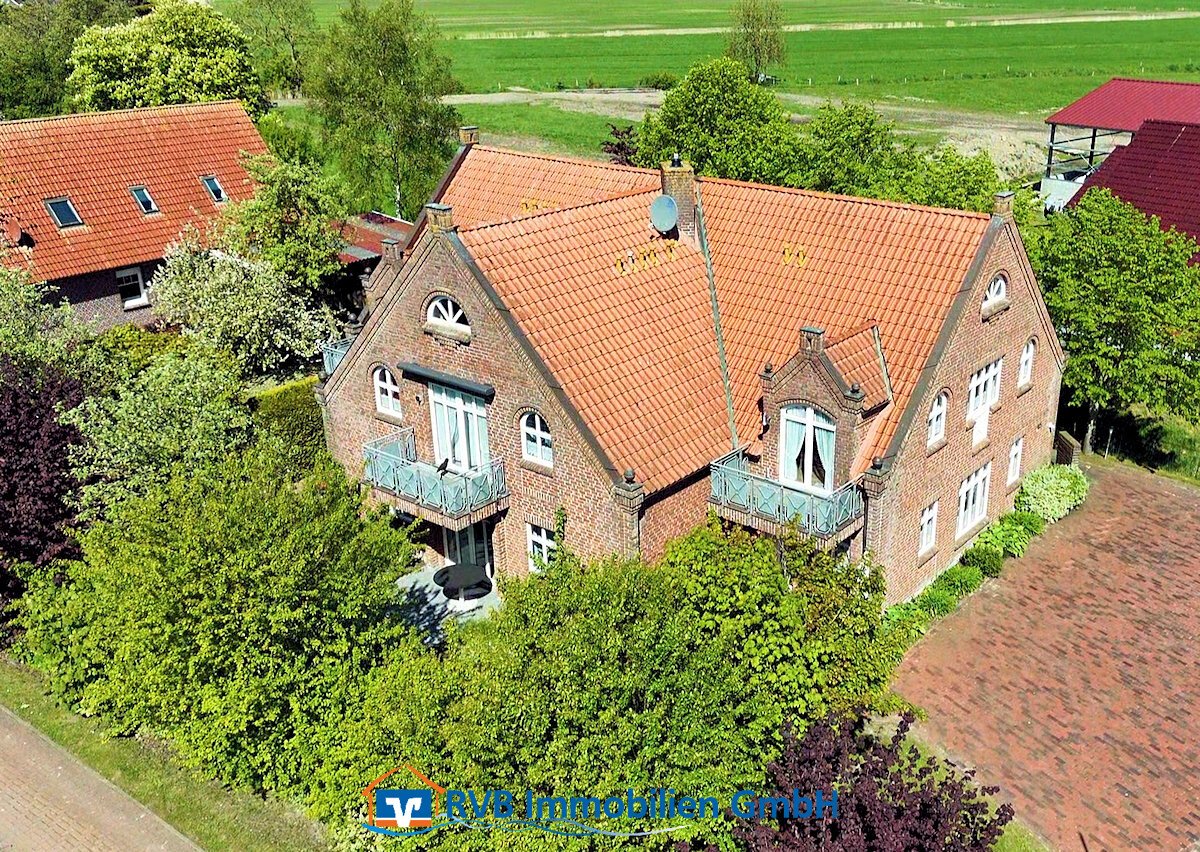 hübsche Dachgeschosswohnung mit Balkon