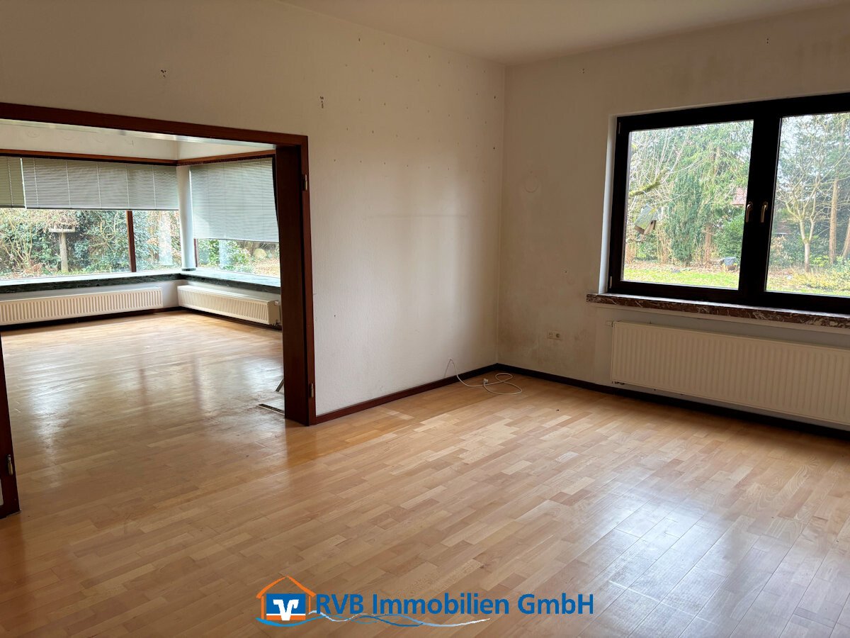 WE I: großes Esszimmer mit Durchreiche in die Küche u. Wohnzimmerzugang WE I: großes Esszimmer mit Durchreiche in die Küche u. Wohnzimmerzugang