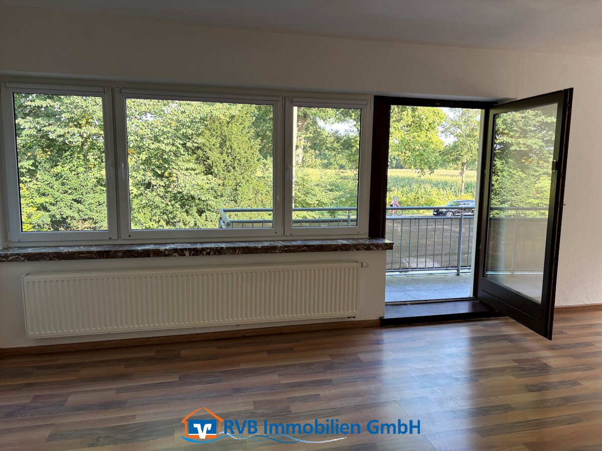 WE II: Wohnzimmer mit Balkonzugang WE II: Wohnzimmer mit Balkonzugang