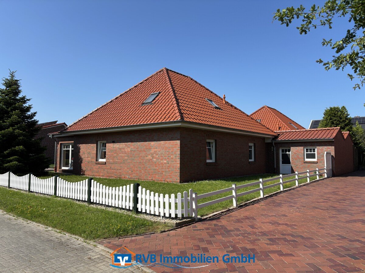 mit Aussentür zur Garage mit Aussentür zur Garage