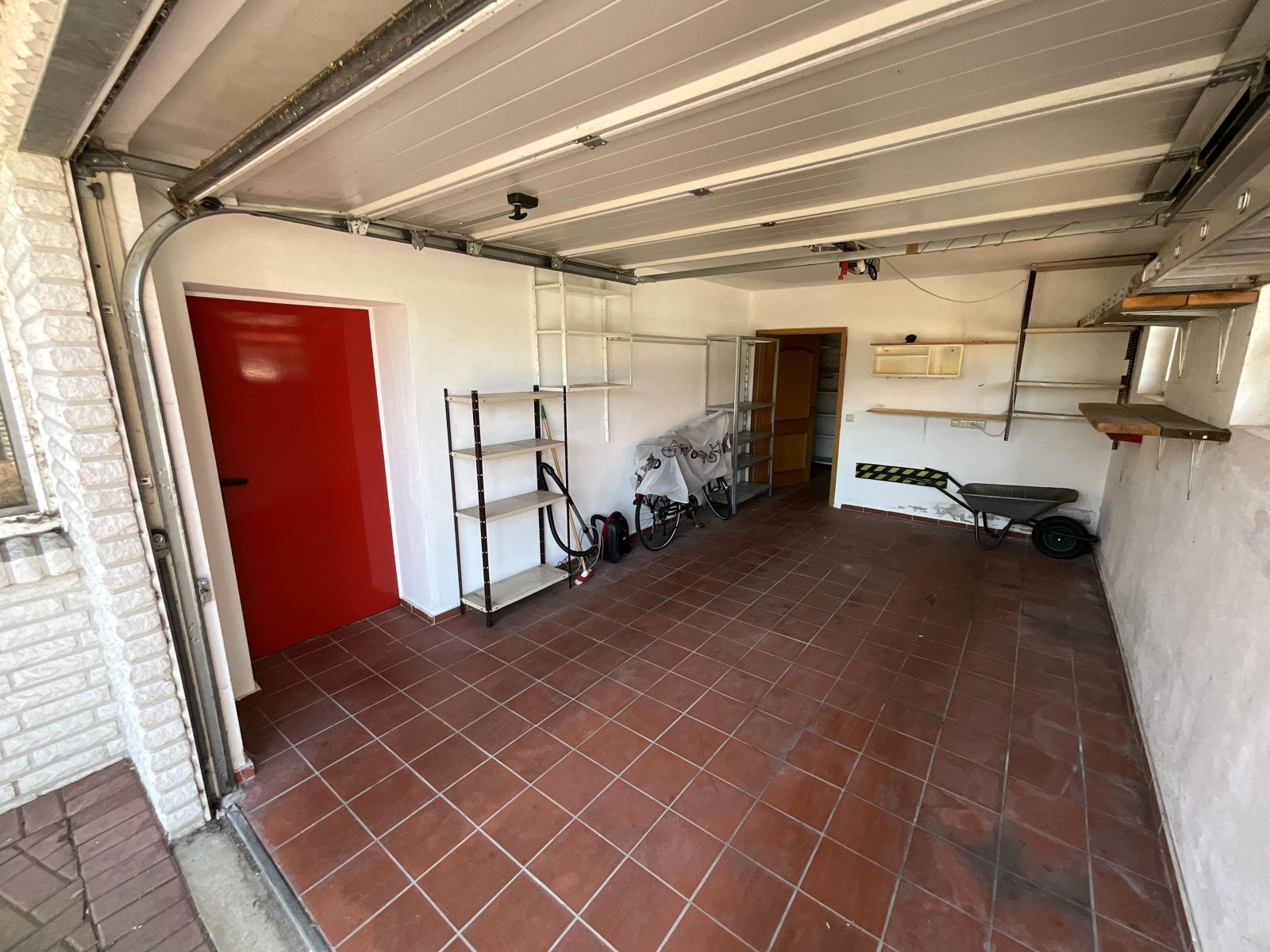 Garage mit Zugang zum HWR